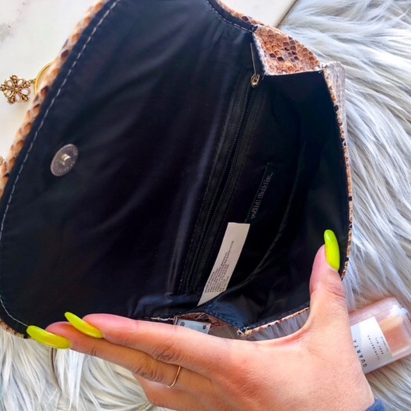 CLOSET CLEAR-OUT Crinkle Snake Clutch - Picture 4 of 4